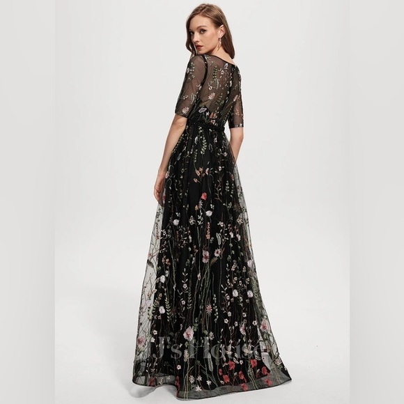 Size 2 like new dress - Picture 3 of 5